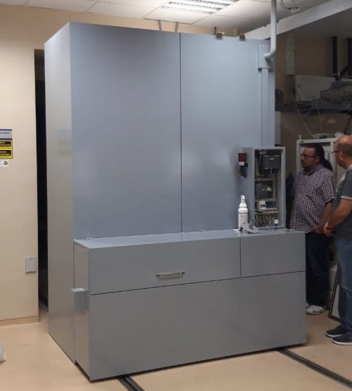 Cyclotron bunker door operating